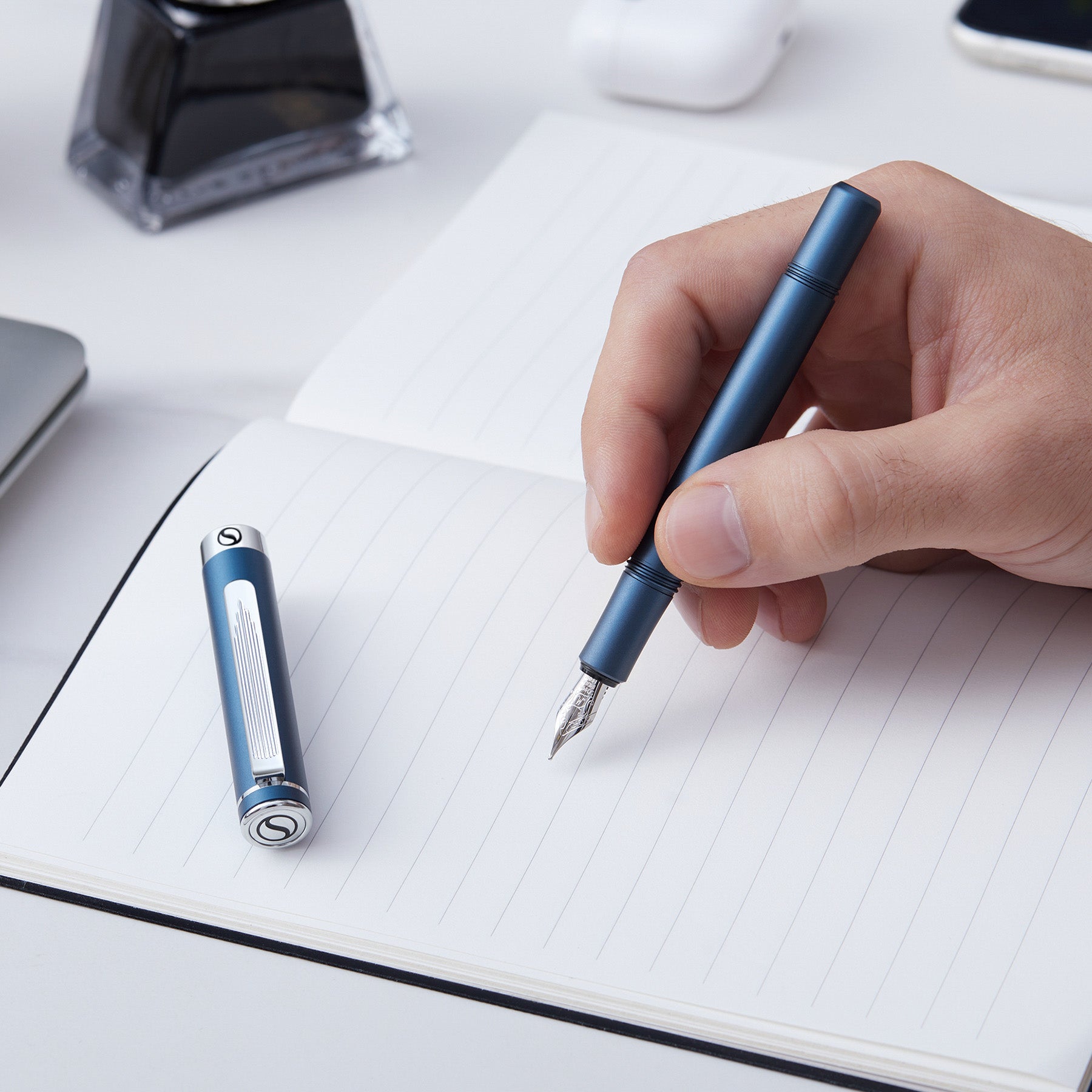 Stylo plume de luxe EDC Scriveiner (moyen), superbe stylo de poche bleu mat, finition chromée