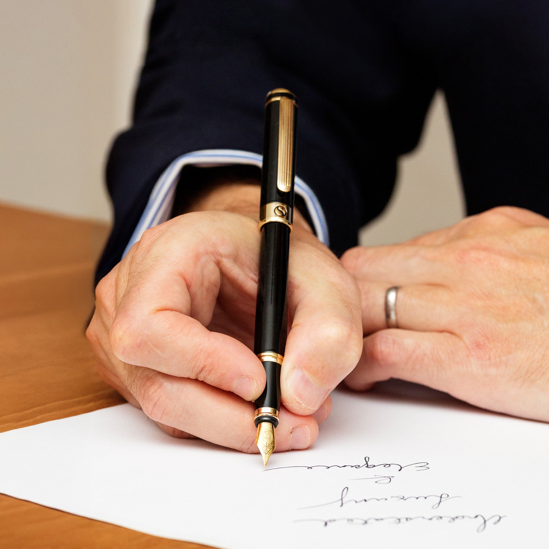 Classic Black Lacquer Fountain Pen - Fine Nib