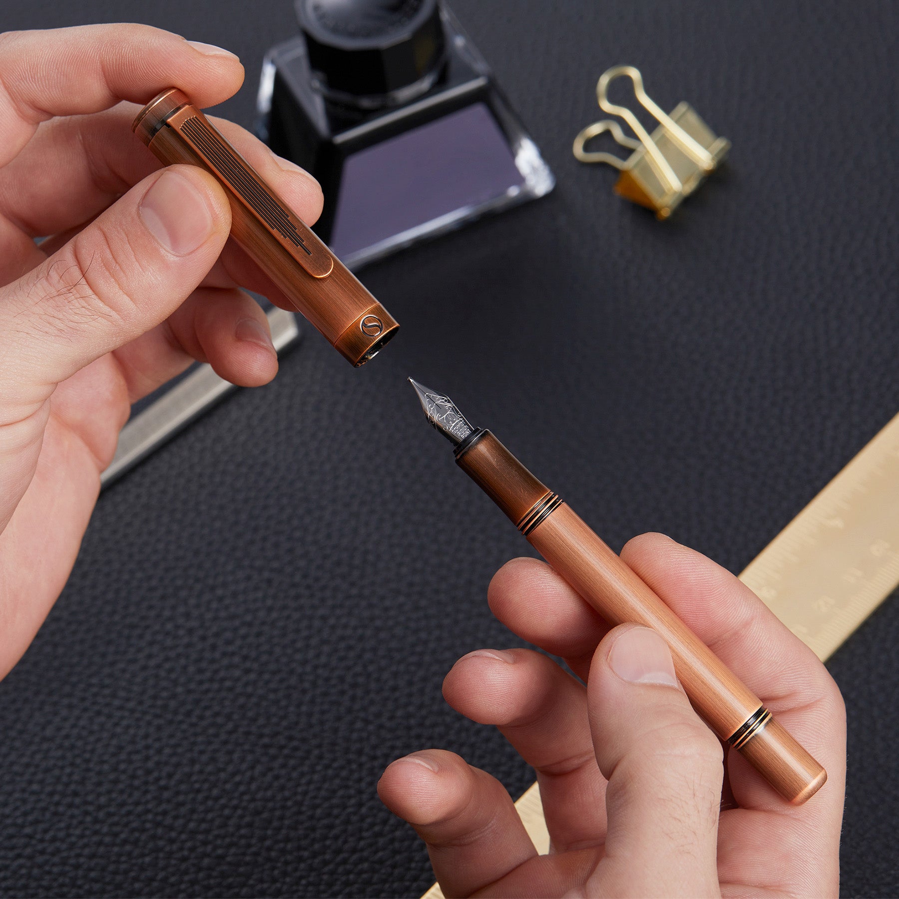 Stylo plume de luxe EDC Scriveiner (fin), superbe stylo de poche en laiton lourd, finition cuivre brossé à la main