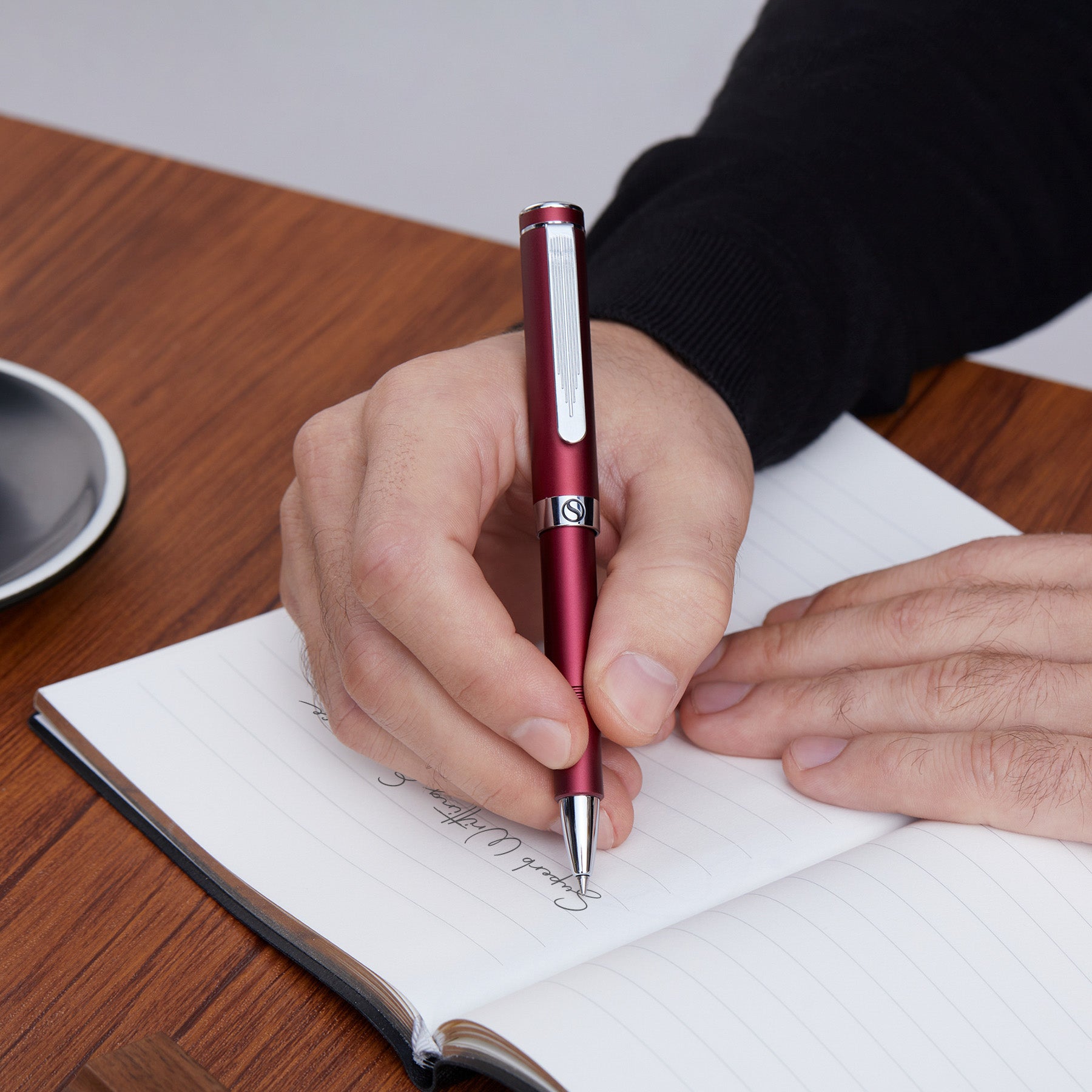 Stylo roller de luxe Scriveiner EDC Red, superbe stylo de poche avec finition chromée
