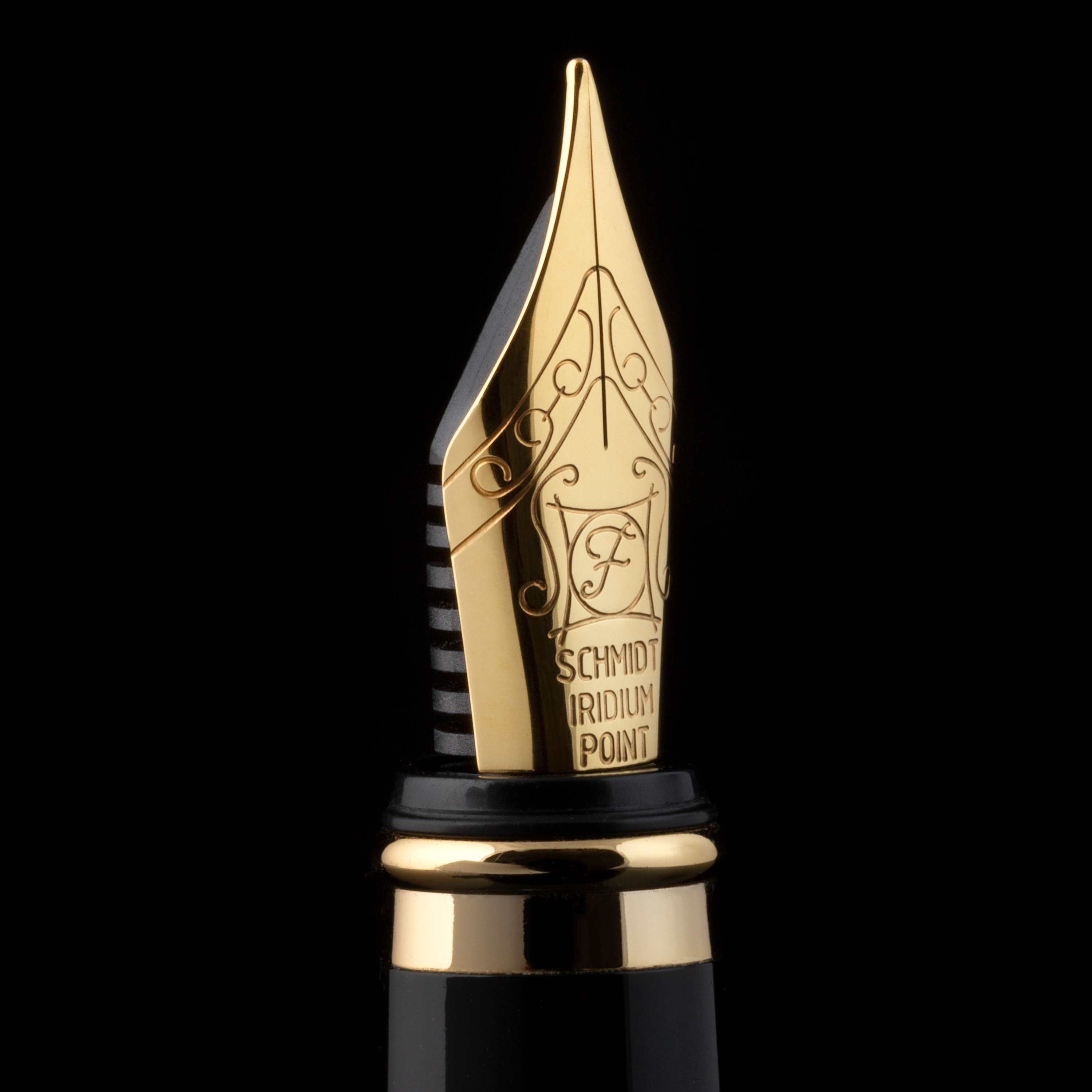 Classic Black Lacquer Fountain Pen - Fine Nib