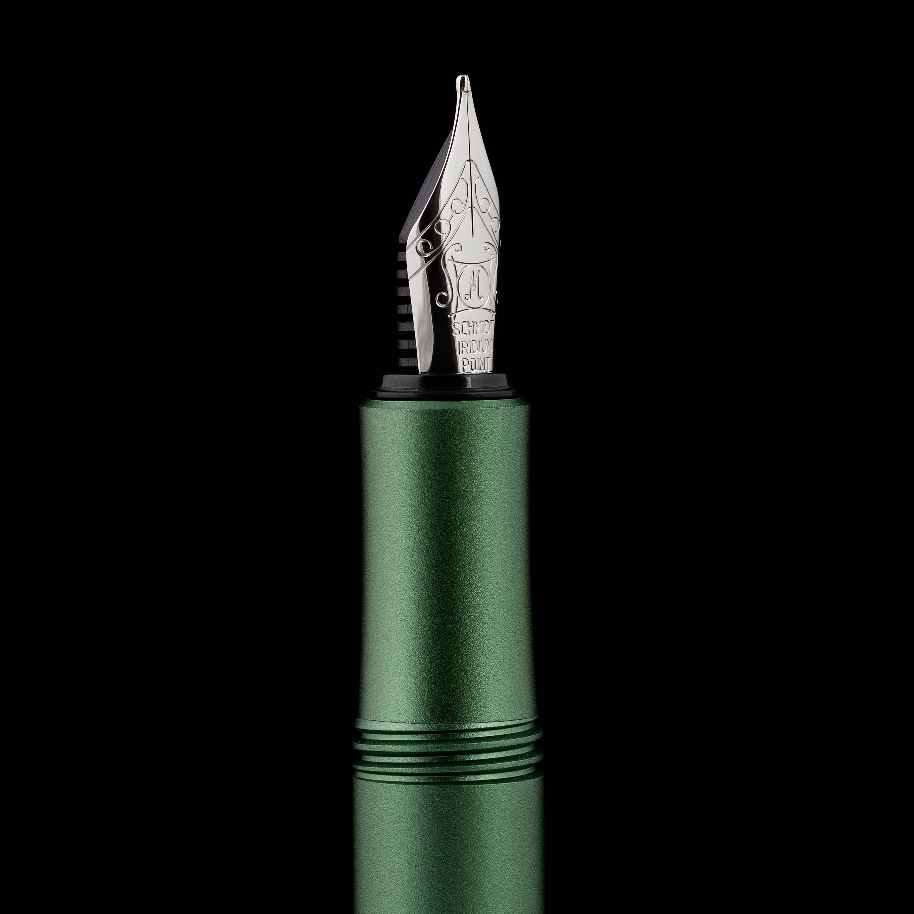 Scriveiner Luxury EDC Fountain Pen (Medium), Stunning Matt Green Pocket Pen, Chrome Finish
