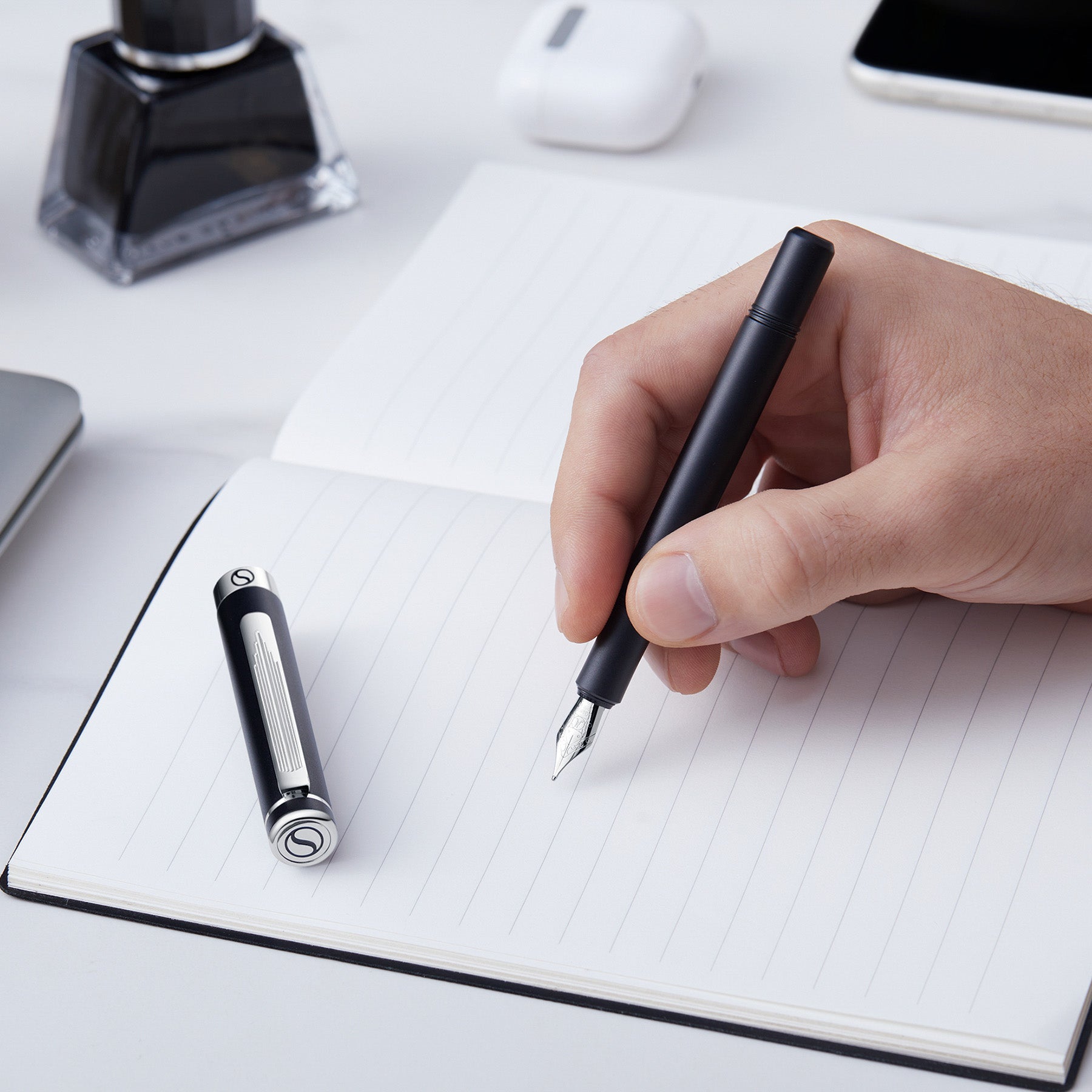 Stylo plume de luxe EDC Scriveiner (moyen), superbe stylo de poche noir mat, finition chromée