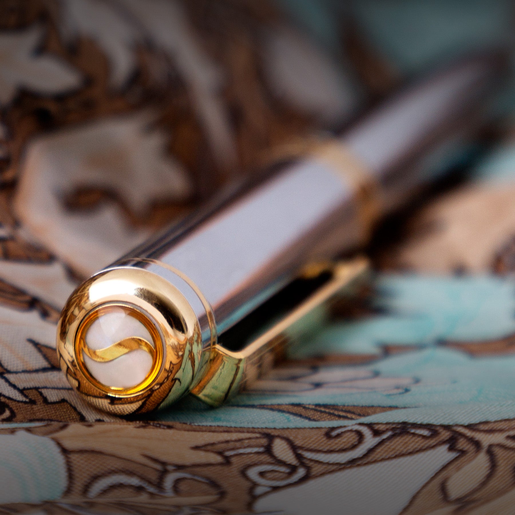 Classic Silver Chrome Fountain Pen - Extra Fine Nib